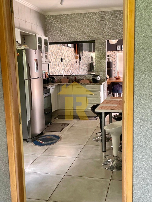 Casa com 3 quartos à venda, 200m² — foto 16 de 24