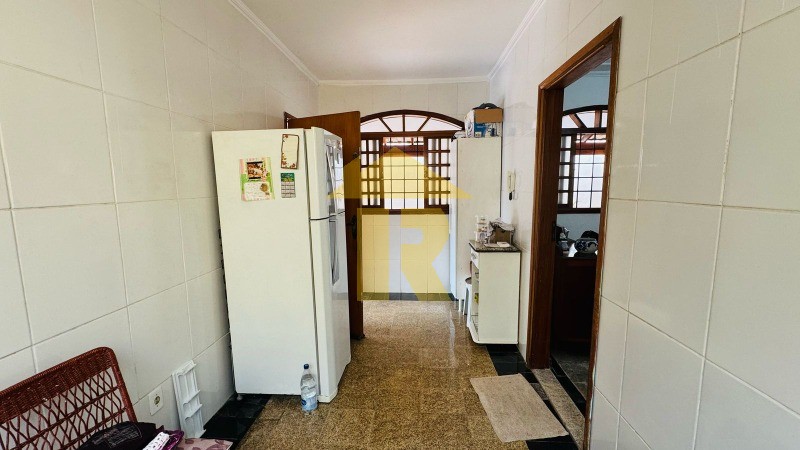 Casa com 3 quartos à venda, 272m² — foto 9 de 15