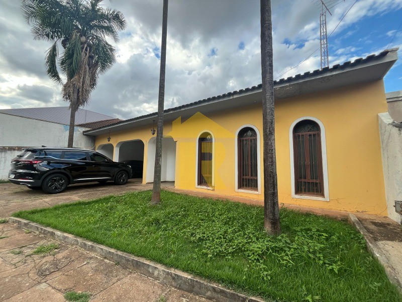 Casa com 3 quartos à venda, 254m² — foto 1 de 5