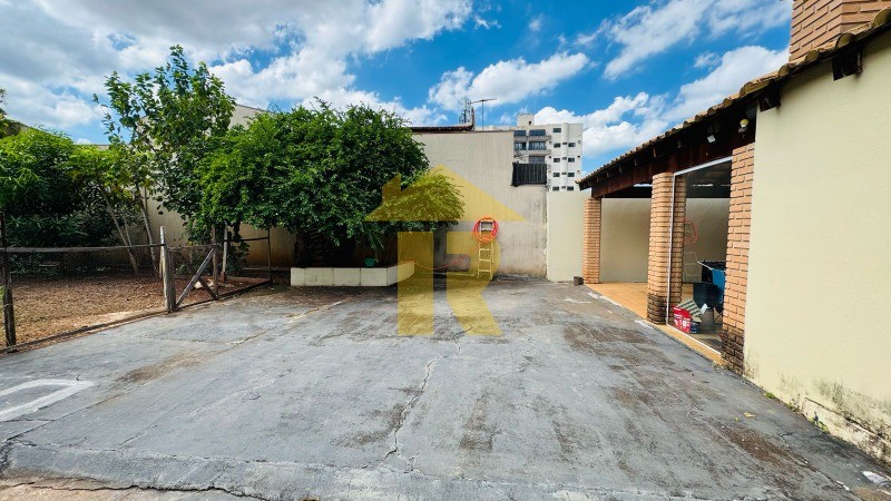 Casa com 3 quartos à venda, 272m² — foto 12 de 15