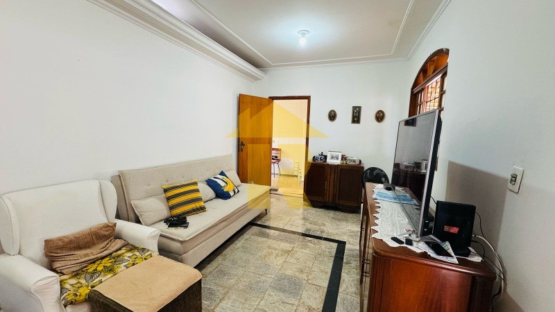 Casa com 3 quartos à venda, 272m² — foto 3 de 15