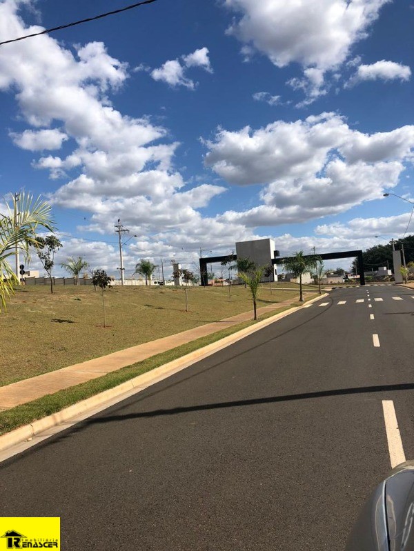 Terreno / Lote / Condomínio  à venda, 210m² — foto 2 de 9