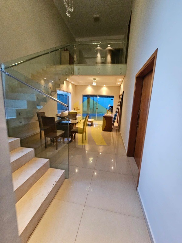 Casa de Condomínio com 3 quartos à venda, 240m² — foto 4 de 28