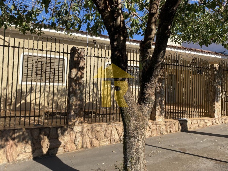 Casa com 2 quartos à venda, 100m² — foto 2 de 10