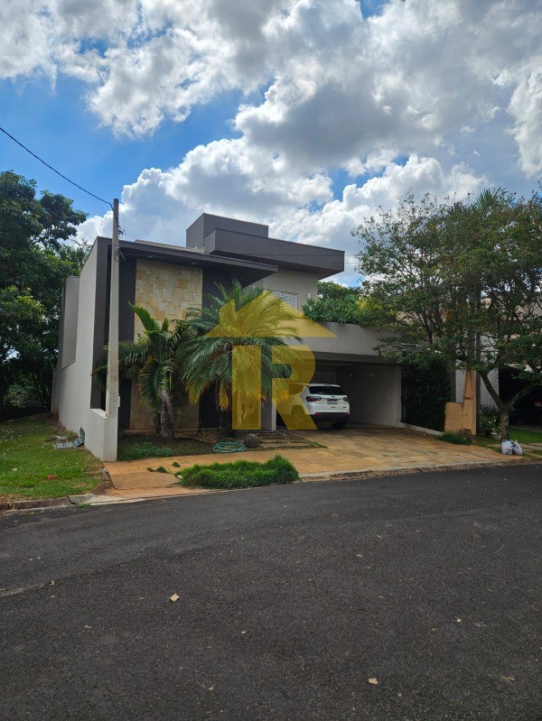 Casa de Condomínio com 3 quartos à venda, 240m² — foto 1 de 28