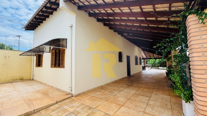 Casa com 3 quartos à venda, 272m² — foto 1 de 15