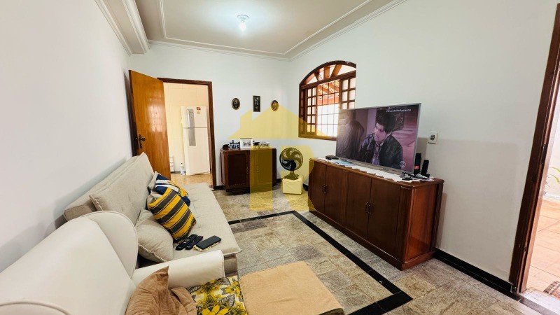 Casa com 3 quartos à venda, 272m² — foto 4 de 15