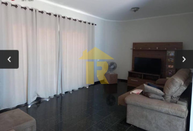 Casa com 3 quartos à venda, 330m² — foto 2 de 22