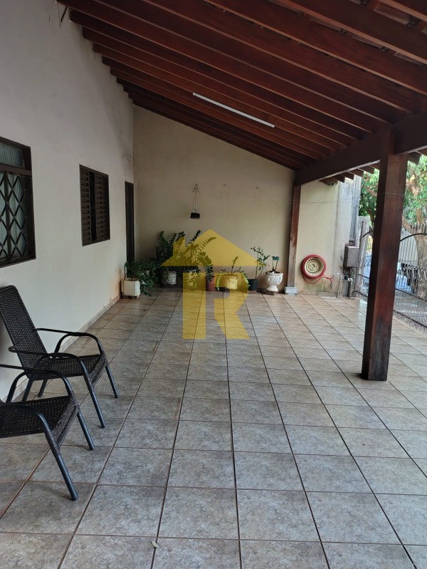 Casa com 3 quartos à venda, 150m² — foto 2 de 21
