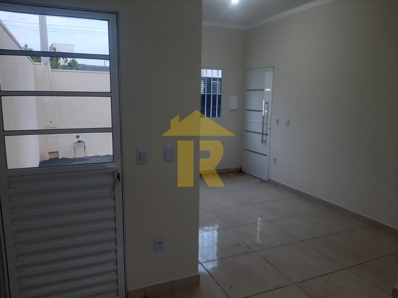 Casa com 2 quartos à venda e aluguel, 60m² — foto 1 de 7