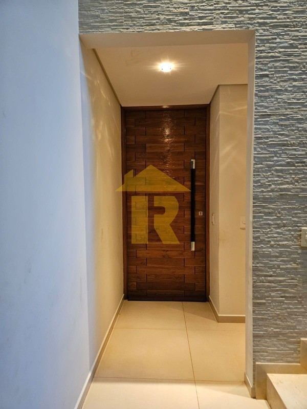 Casa de Condomínio com 3 quartos à venda, 240m² — foto 2 de 28