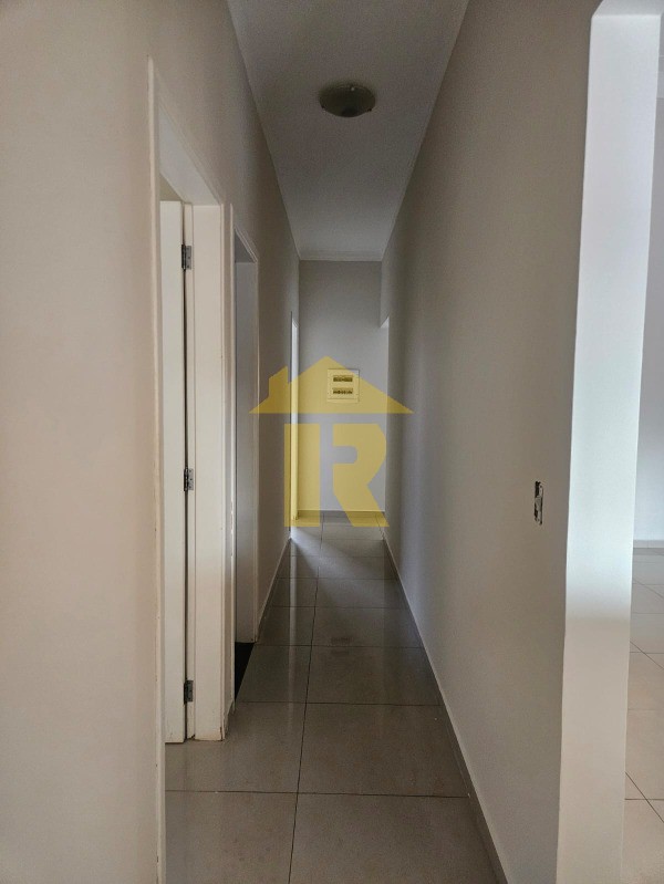 Casa com 3 quartos à venda, 131m² — foto 3 de 14