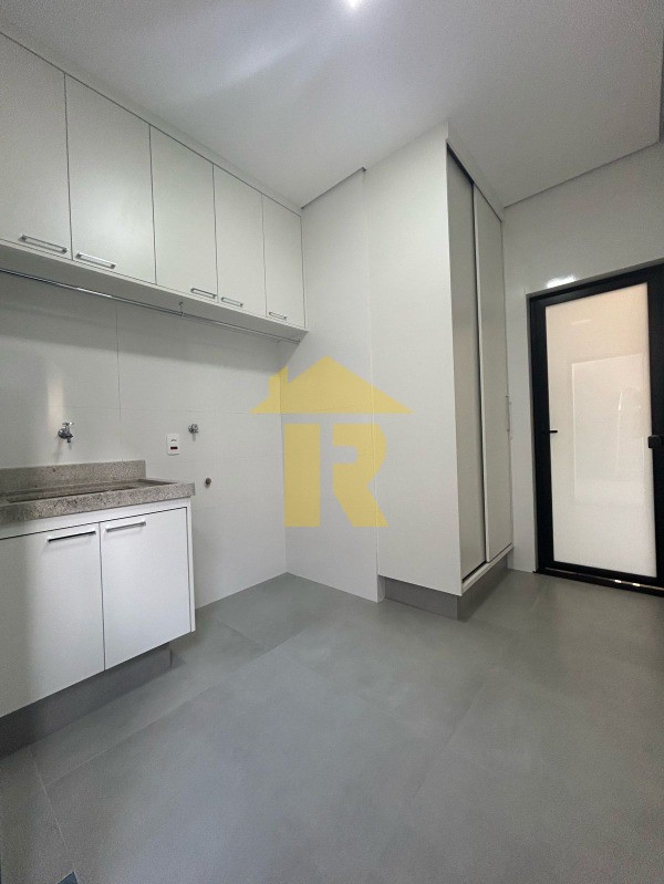 Casa de Condomínio com 4 quartos à venda, 241m² — foto 10 de 16