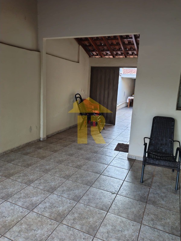 Casa com 3 quartos à venda, 150m² — foto 3 de 21