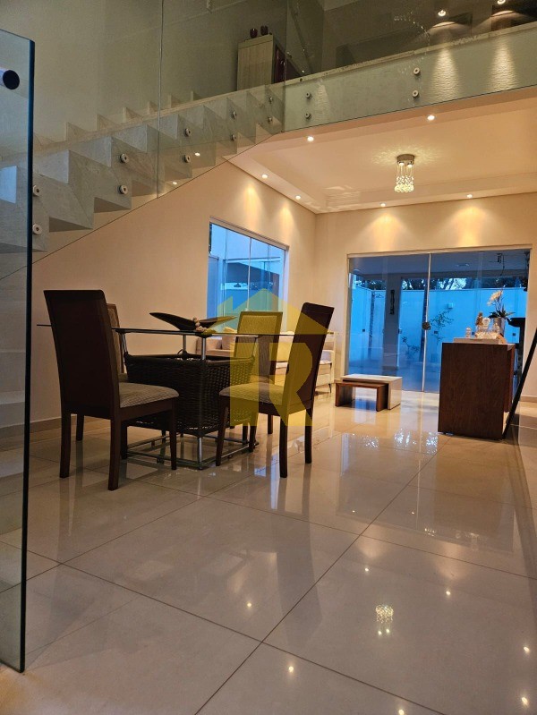 Casa de Condomínio com 3 quartos à venda, 240m² — foto 5 de 28