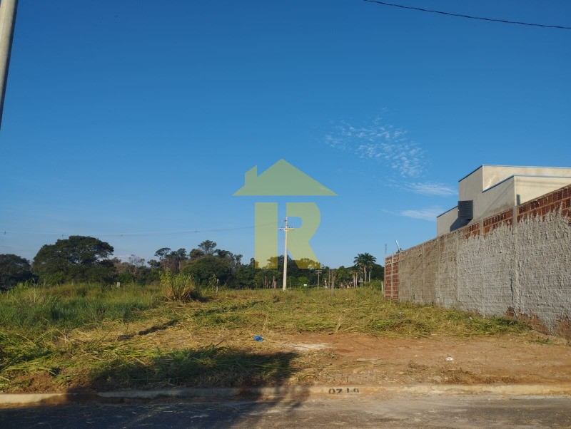 Terreno / Lote / Condomínio  à venda, 210m² — foto 1 de 9