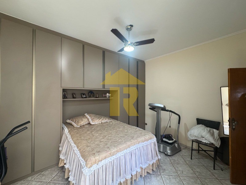 Casa com 3 quartos à venda, 270m² — foto 17 de 18