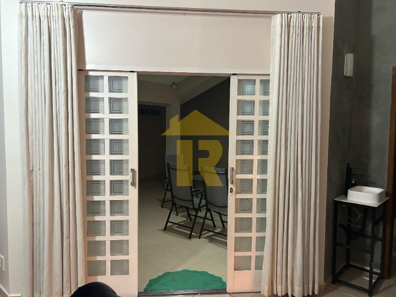 Casa com 3 quartos à venda, 235m² — foto 32 de 35
