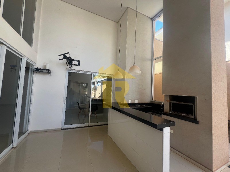 Casa de Condomínio com 4 quartos à venda e aluguel, 268m² — foto 14 de 34