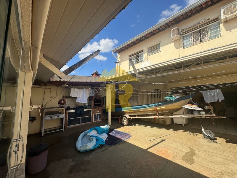Casa com 3 quartos à venda, 270m² — foto 10 de 18