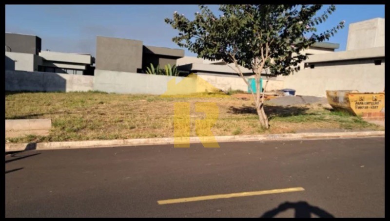 Terreno / Lote / Condomínio  à venda, 253m² — foto 1 de 6