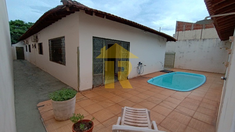 Casa com 4 quartos à venda, 256m² — foto 1 de 13