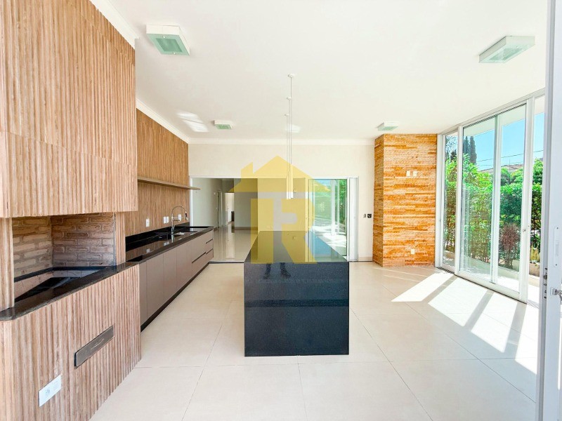 Casa de Condomínio com 3 quartos à venda, 270m² — foto 18 de 38