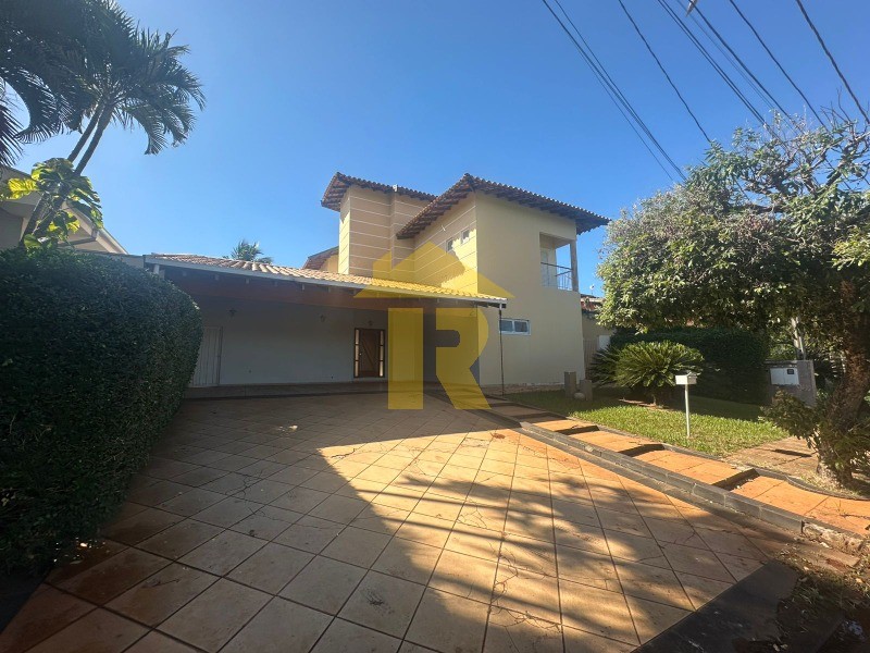 Casa de Condomínio com 3 quartos à venda, 300m² — foto 2 de 28