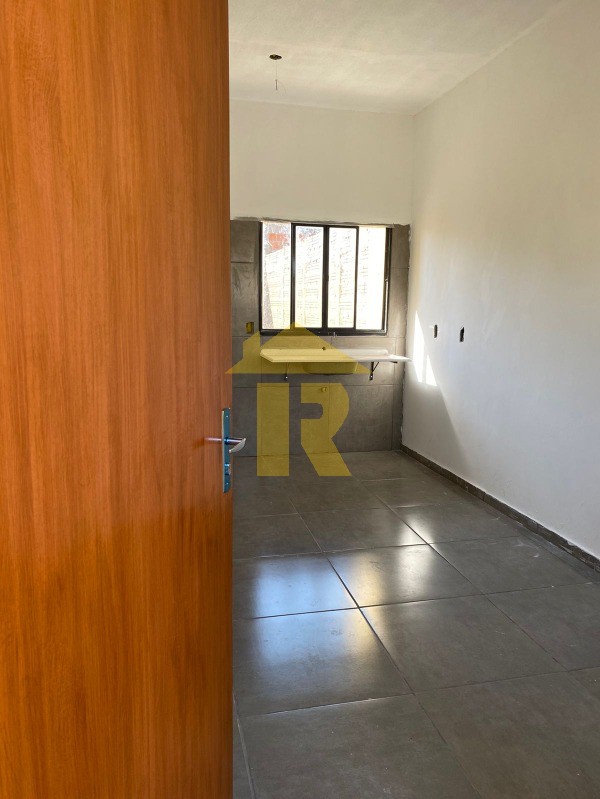 Casa com 2 quartos à venda, 45m² — foto 2 de 10