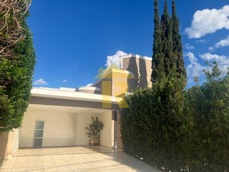 Casa de Condomínio com 4 quartos à venda e aluguel, 268m² — foto 1 de 34