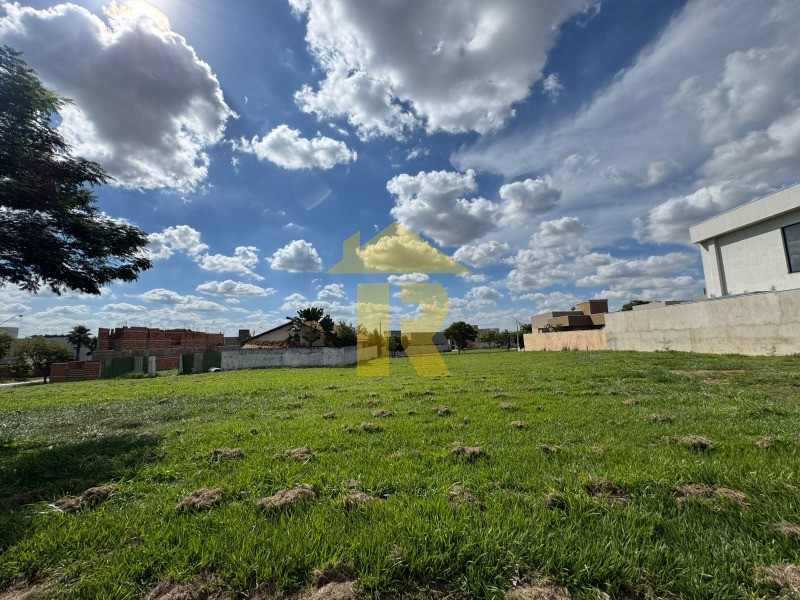 Terreno / Lote / Condomínio  à venda, 377m² — foto 1 de 16