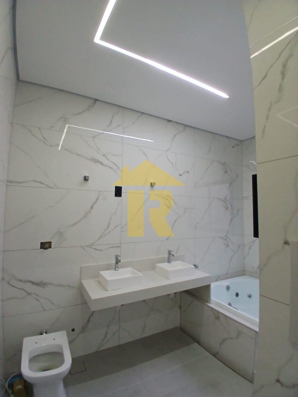 Casa com 3 quartos à venda, 136m² — foto 32 de 39