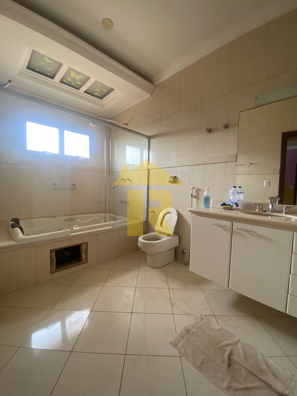 Casa com 4 quartos para aluguel, 243m² — foto 9 de 11
