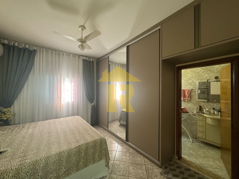 Casa com 3 quartos à venda, 270m² — foto 14 de 18