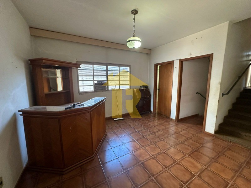 Casa com 3 quartos à venda, 331m² — foto 3 de 21
