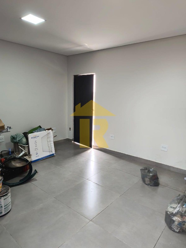 Casa com 3 quartos à venda, 184m² — foto 2 de 25