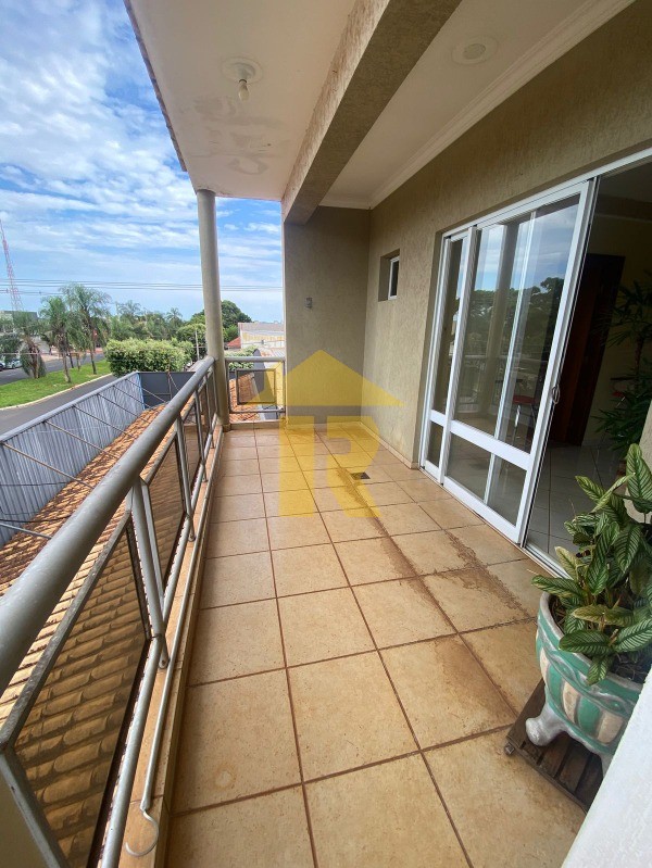 Casa com 4 quartos para aluguel, 243m² — foto 2 de 11