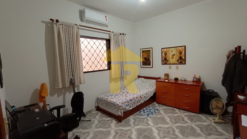 Casa com 4 quartos à venda, 256m² — foto 10 de 13