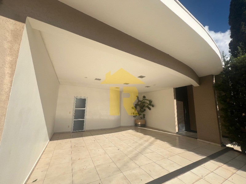 Casa de Condomínio com 4 quartos à venda e aluguel, 268m² — foto 2 de 34