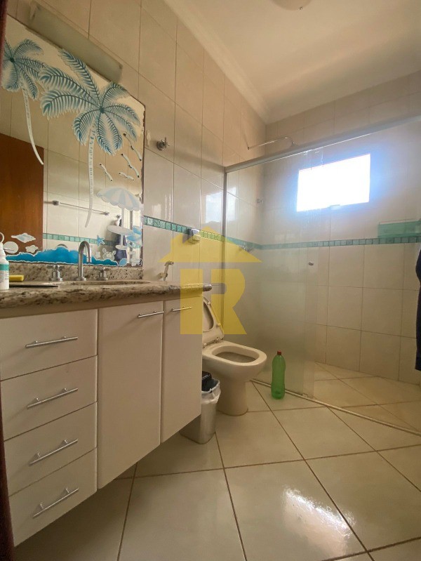 Casa com 4 quartos para aluguel, 243m² — foto 8 de 11