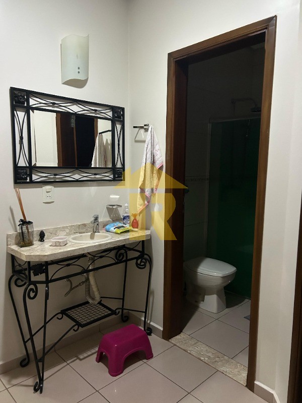 Casa com 3 quartos à venda, 235m² — foto 10 de 35