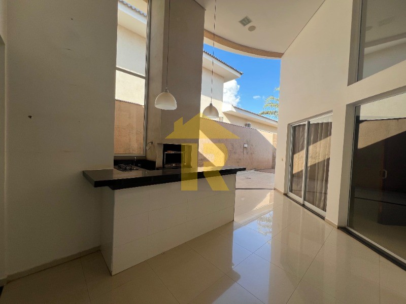 Casa de Condomínio com 4 quartos à venda e aluguel, 268m² — foto 15 de 34