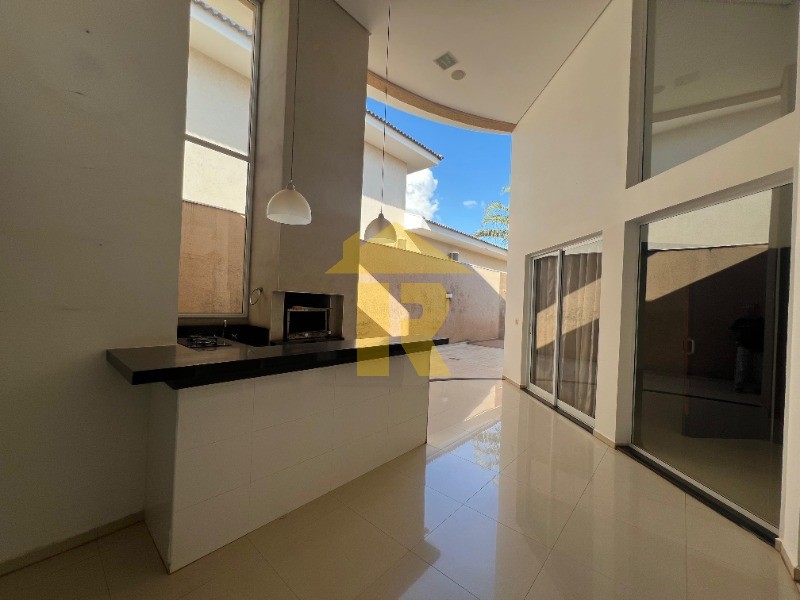 Casa de Condomínio com 4 quartos à venda e aluguel, 268m² — foto 13 de 34