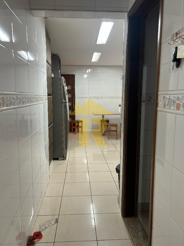 Casa com 3 quartos à venda, 235m² — foto 29 de 35