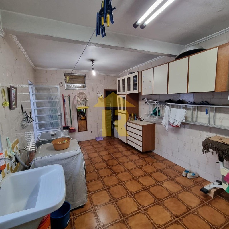 Casa com 3 quartos à venda, 275m² — foto 32 de 38