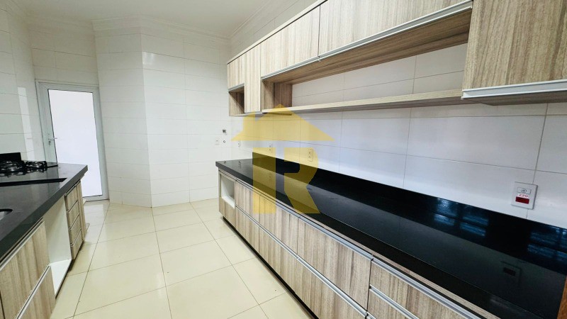 Casa de Condomínio com 3 quartos à venda, 220m² — foto 15 de 40