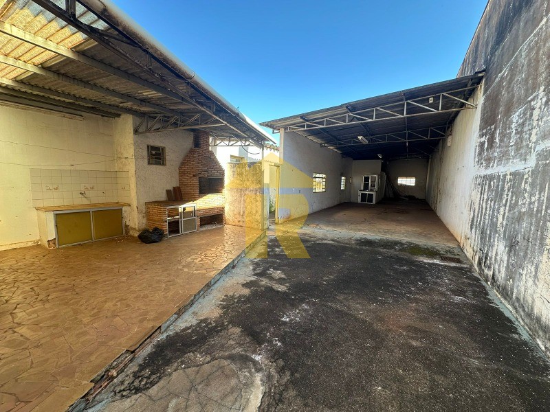 Casa com 3 quartos à venda, 331m² — foto 16 de 21
