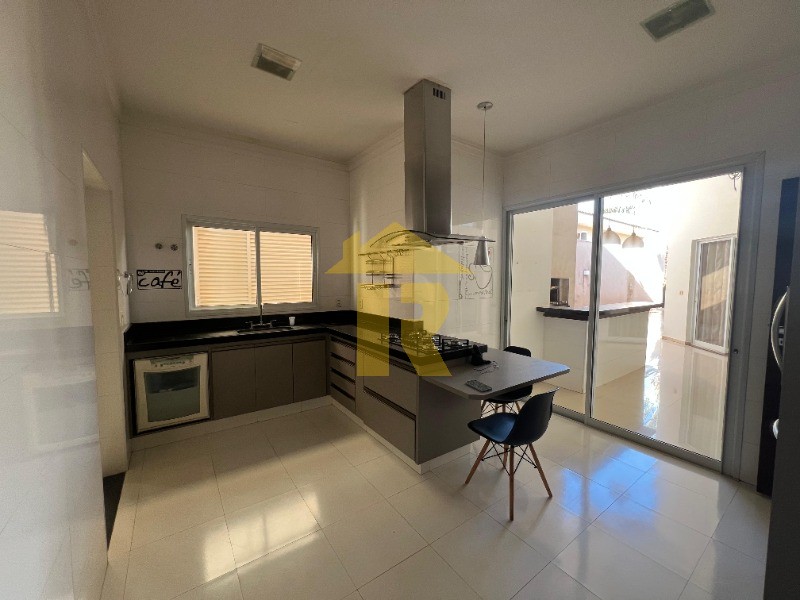 Casa de Condomínio com 4 quartos à venda e aluguel, 268m² — foto 12 de 34