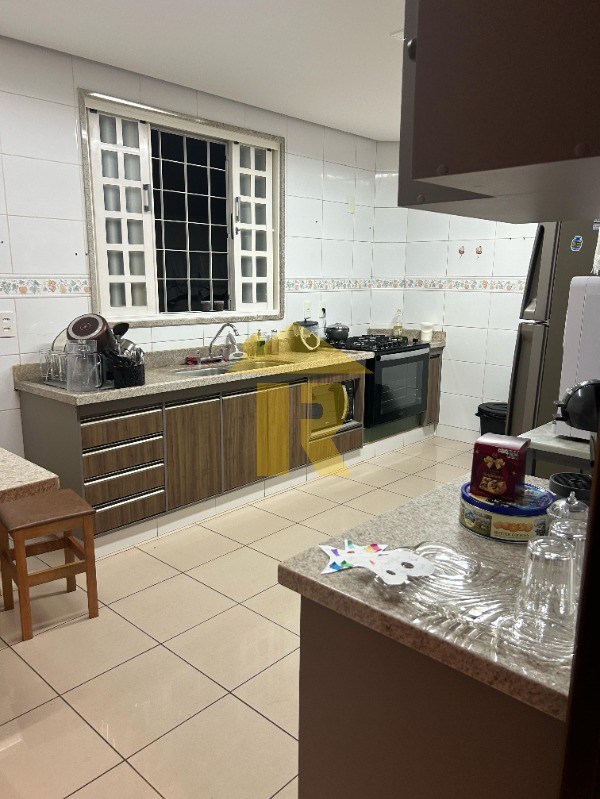 Casa com 3 quartos à venda, 235m² — foto 27 de 35