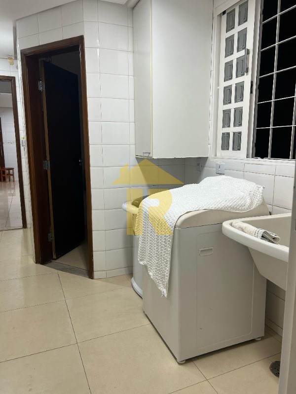 Casa com 3 quartos à venda, 235m² — foto 30 de 35